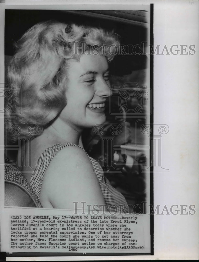 1960 Press Photo Beverly Aadland leaving juvenile court in Los Angeles - Historic Images