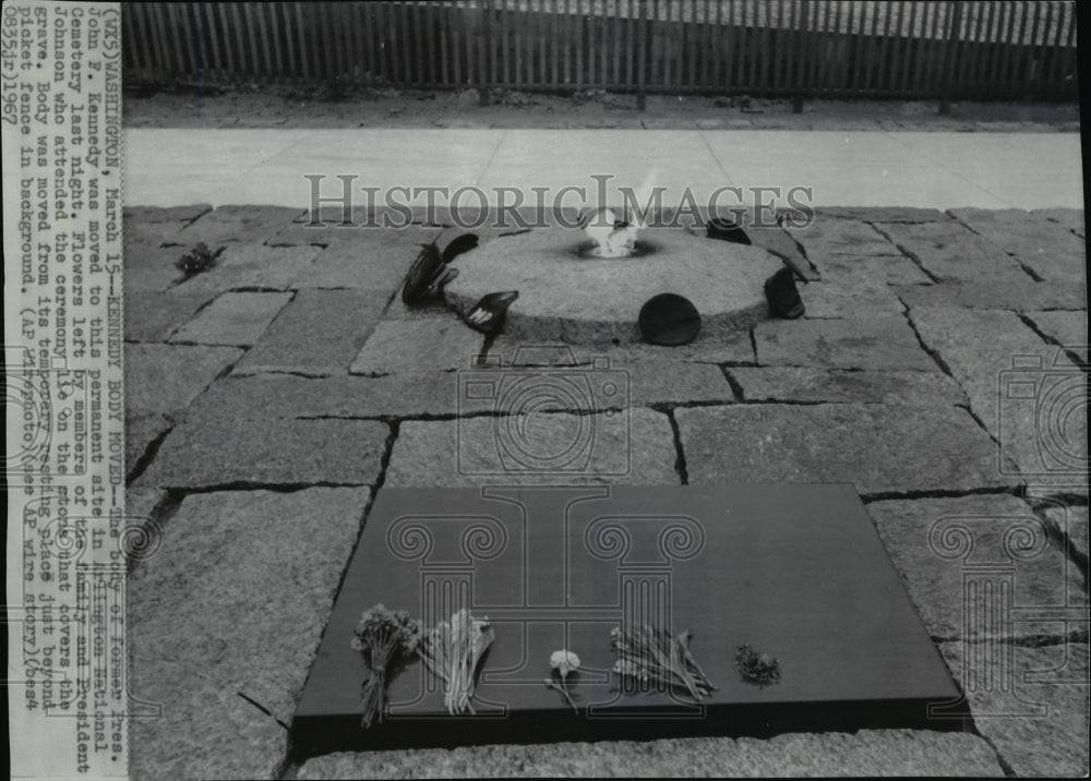 1967 Press Photo Body of former Pres. John Kennedy lies in Arlington Cemetery. - Historic Images