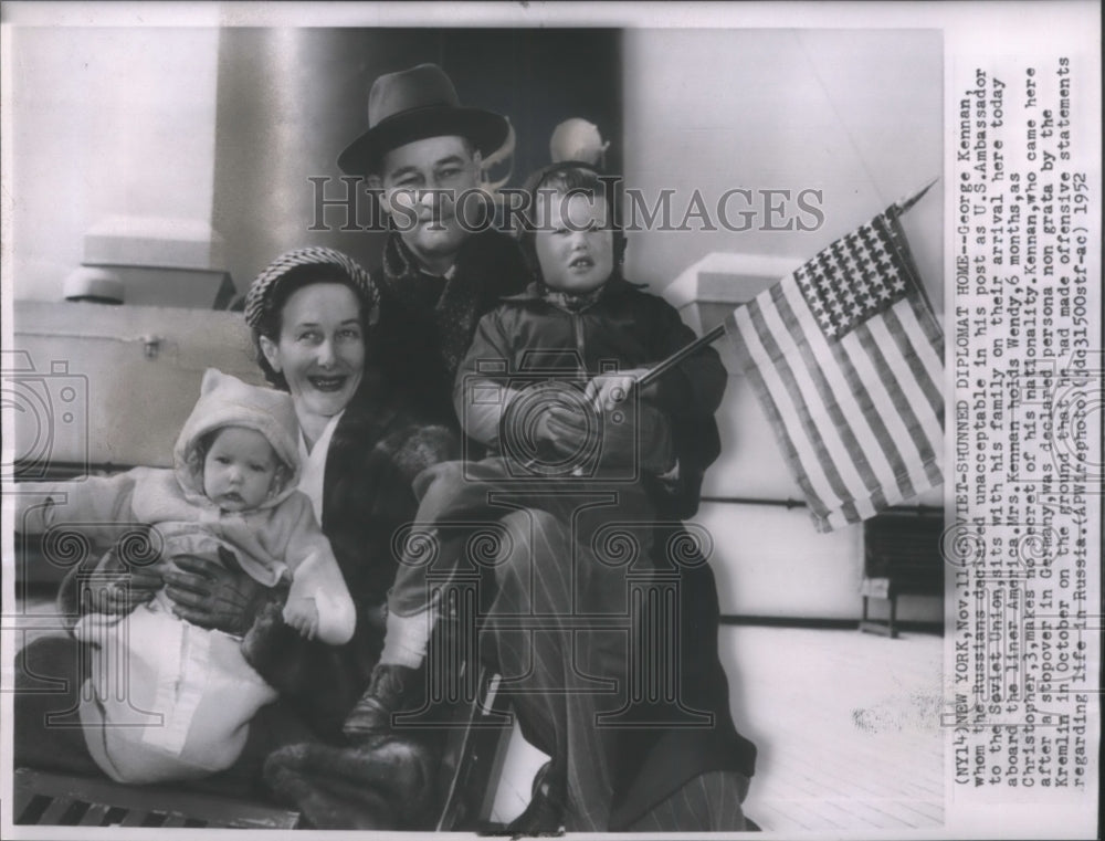 1952 Press Photo George Kennan sits with his family aboard the liner America - Historic Images