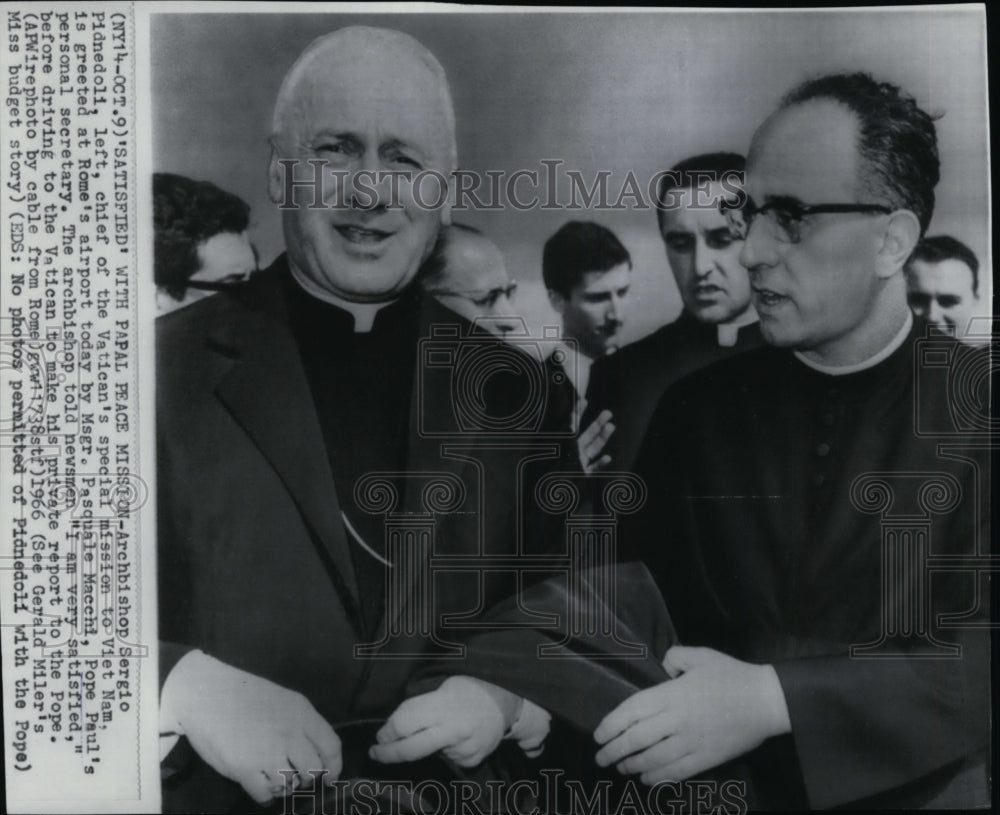 1966 Press Photo Archbishop Sergio Pidnedoli greeted by Msgr. Pasquale Macchi - Historic Images