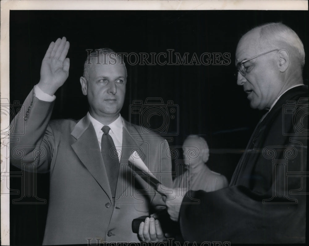 1953 Press Photo Jerome K. Kuykendall  sworn in as Fed. Power Commission member - Historic Images