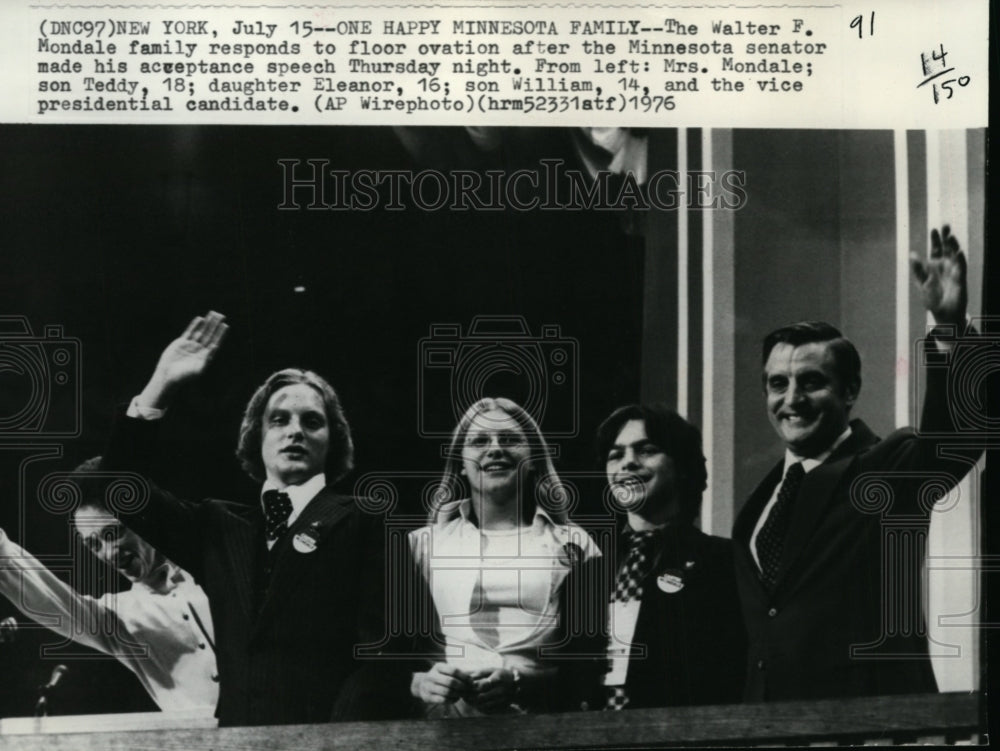 1976 Press Photo Vice Presidential candidate Walter Mondale and family - Historic Images