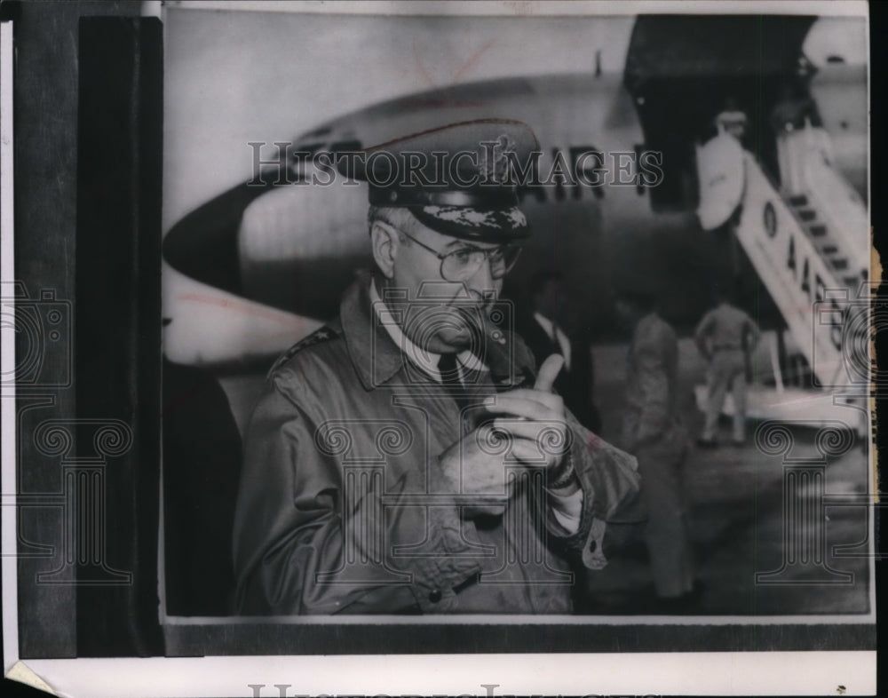 1958 Press Photo Gen. Curtis LeMay set Tokyo to U.S. flight record - Historic Images