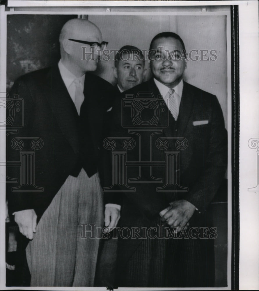 Press Photo Ambassador of Finland Carl Rowan &amp; President Urho Kekkonen. - Historic Images