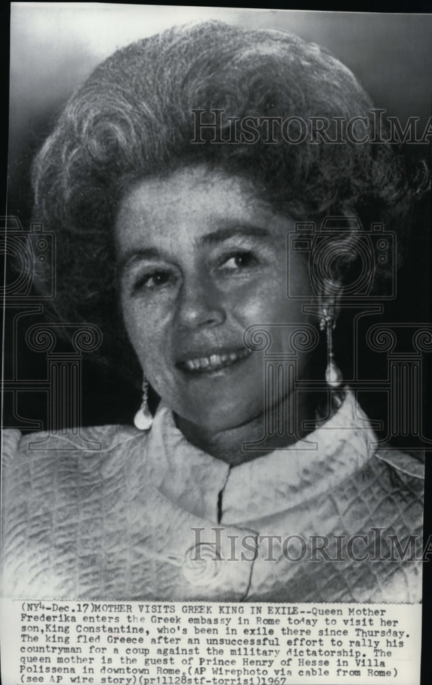 1967 Press Photo Queen Mother Frederika visiting the Greek Embassy In Rome.-Historic Images