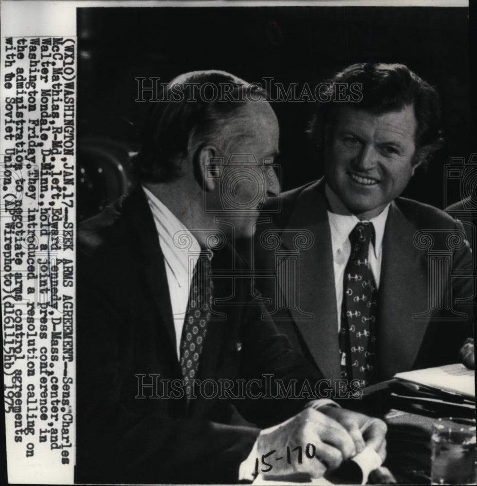 1975 Press Photo Senators seek to make Arms Agreement during conference. - Historic Images