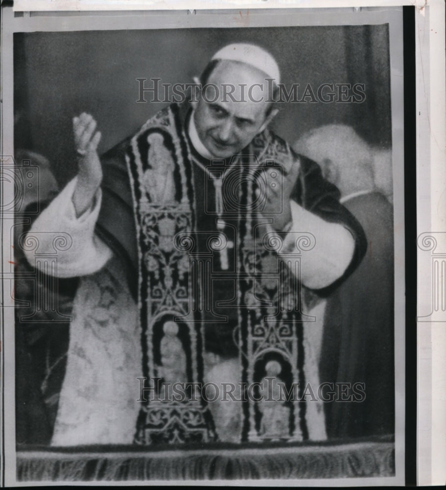 1963 Press Photo Pope Paul VI blesses crowd in St. Peter&#39;s Square in Rome - Historic Images