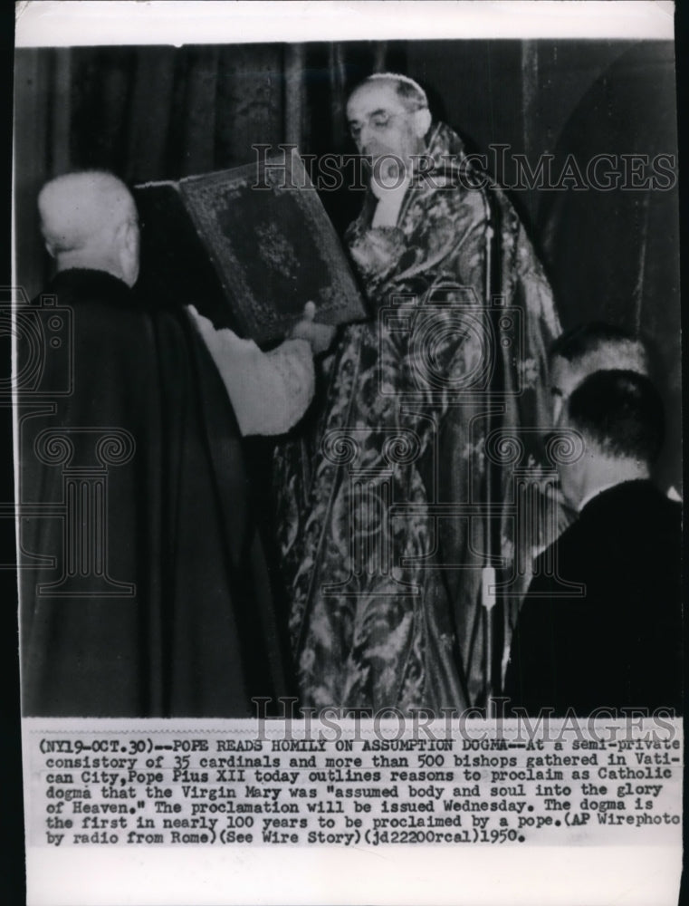 1950 Press Photo Pope Pius XII speaks to Cardinals and Bishops in Vatican City-Historic Images