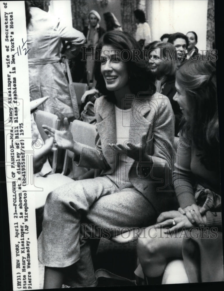 1975 Press Photo Nancy Kissinger, wife of Sec. of State, Henry Kissinger - Historic Images