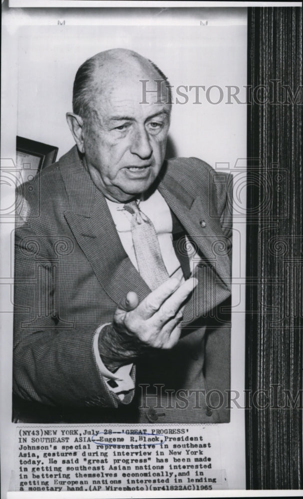 1965 Press Photo Special representative in southeast Asia Eugene Black. - Historic Images