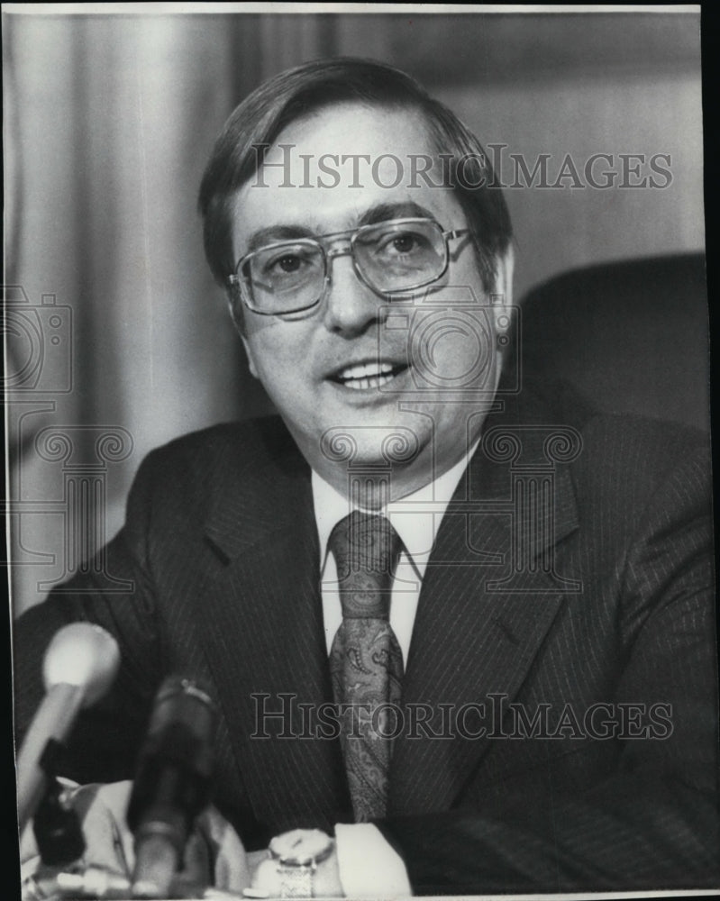  James T. Lynn, Secretary of Housing and Urban Development - Historic Images