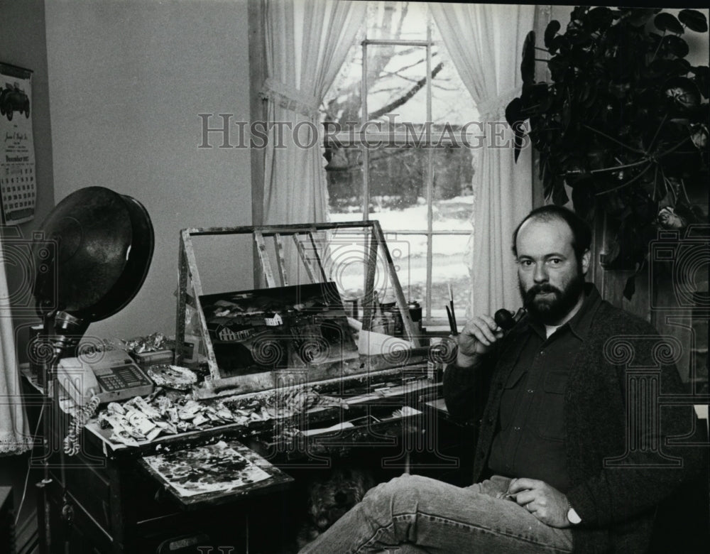 1984 Press Photo Will Moses, grandson of Grandma Moses, at his painting desk - Historic Images