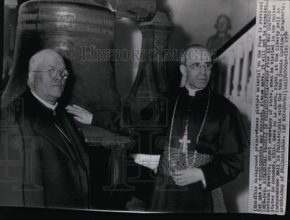 1954 Press Photo Pope Pius Xii visits Liberty Bell in Philadelphia - Historic Images