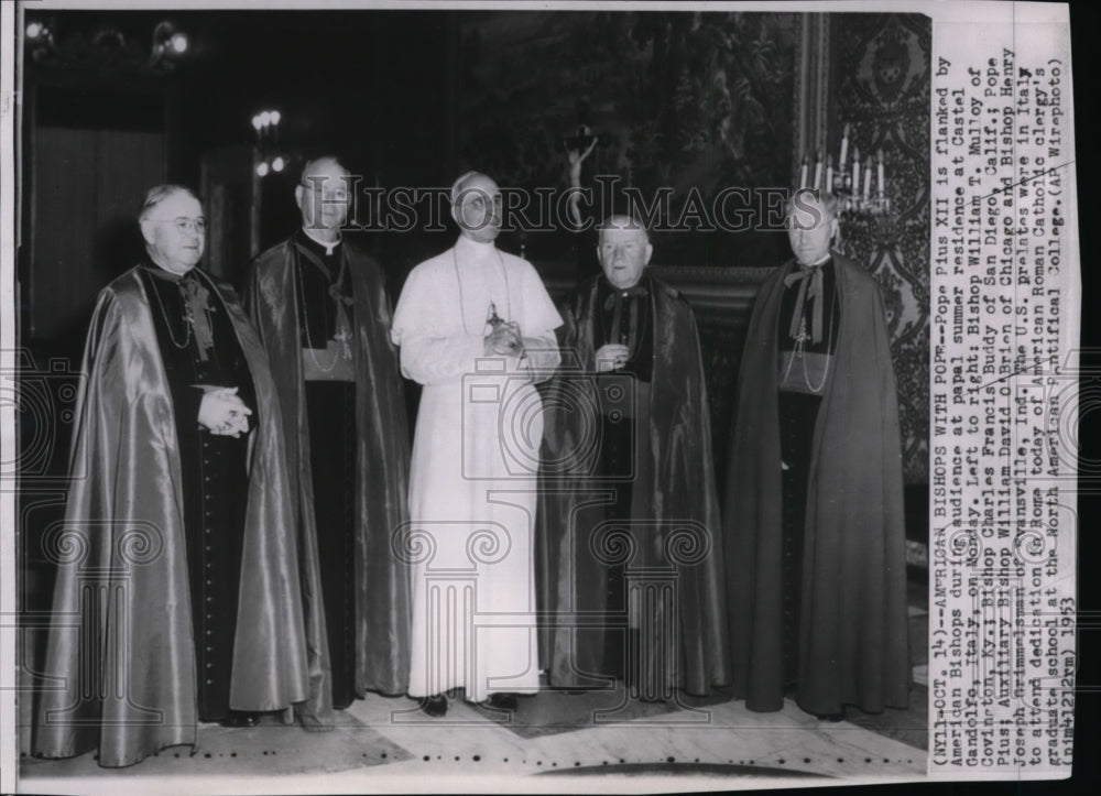 1953 Press Photo Pope Pius XII and visitors at summer residence, Castel Gandolfo - Historic Images