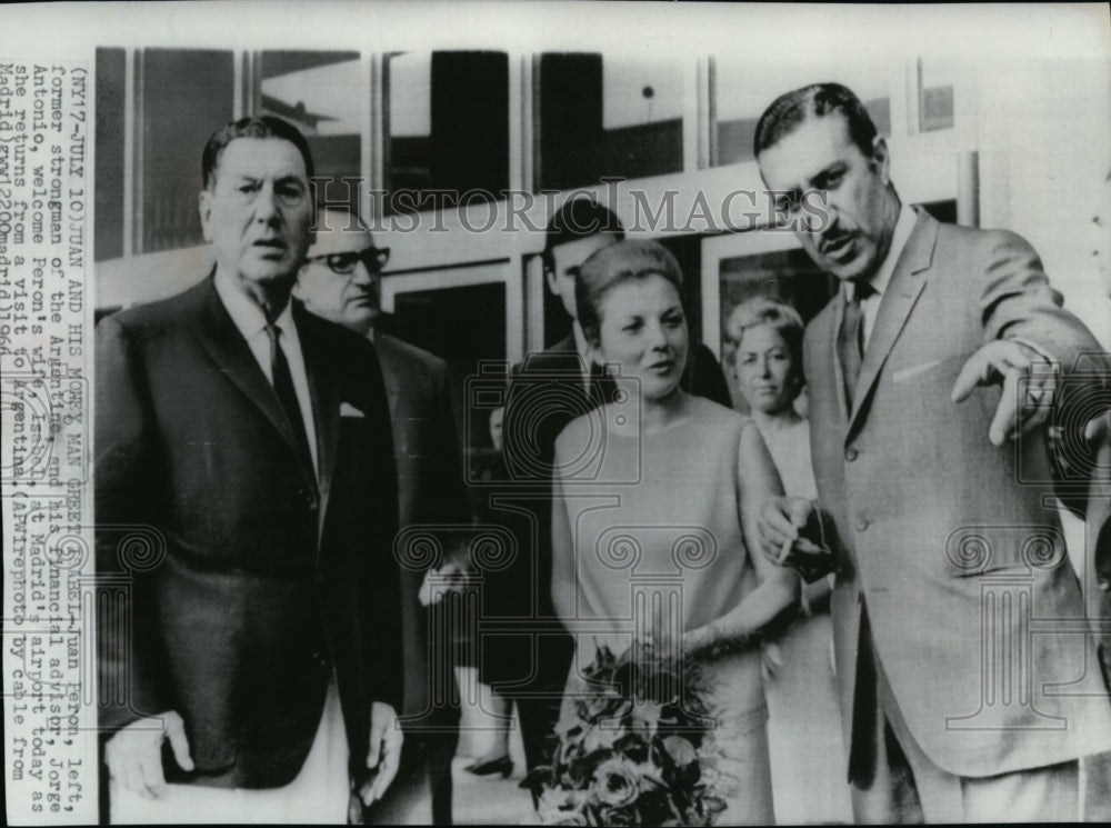 1966 Press Photo Former Argentine President Juan Peron greets wife at airport - Historic Images