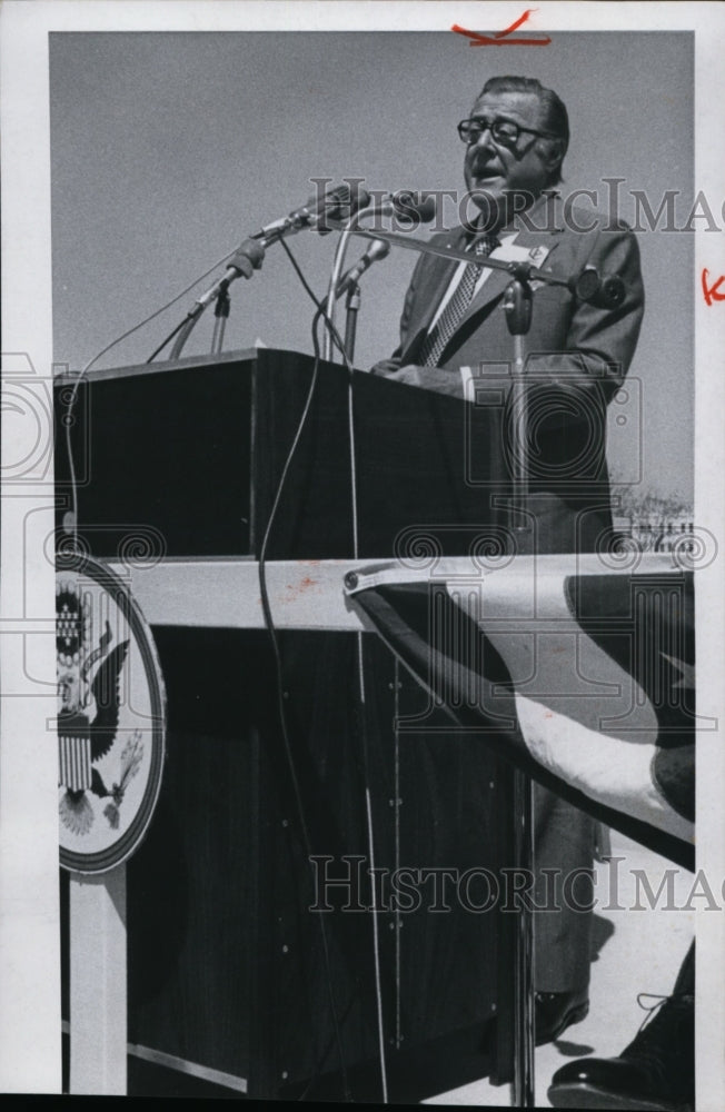 Press Photo Senator Warren Magnuson of Washington State giving a speech - Historic Images