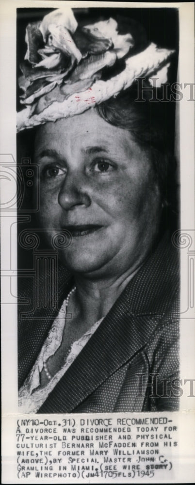 1945 Bernarr McFadden&#39;s wife, the former Mary Williamson - Historic Images