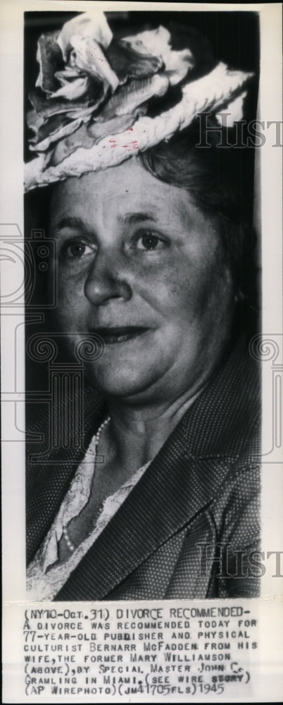 1945 Bernarr McFadden's wife, the former Mary Williamson - Historic Images