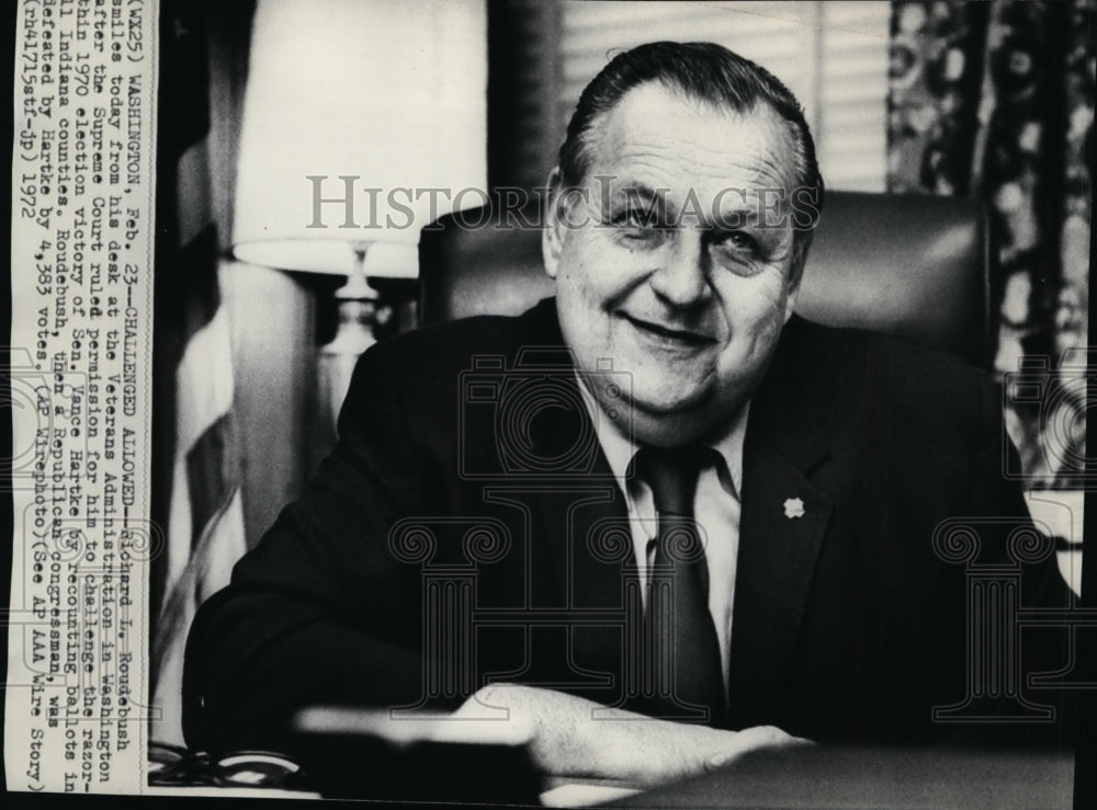 1972 Press Photo Richard Roudebush smiles from his office at Veterans affairs.-Historic Images