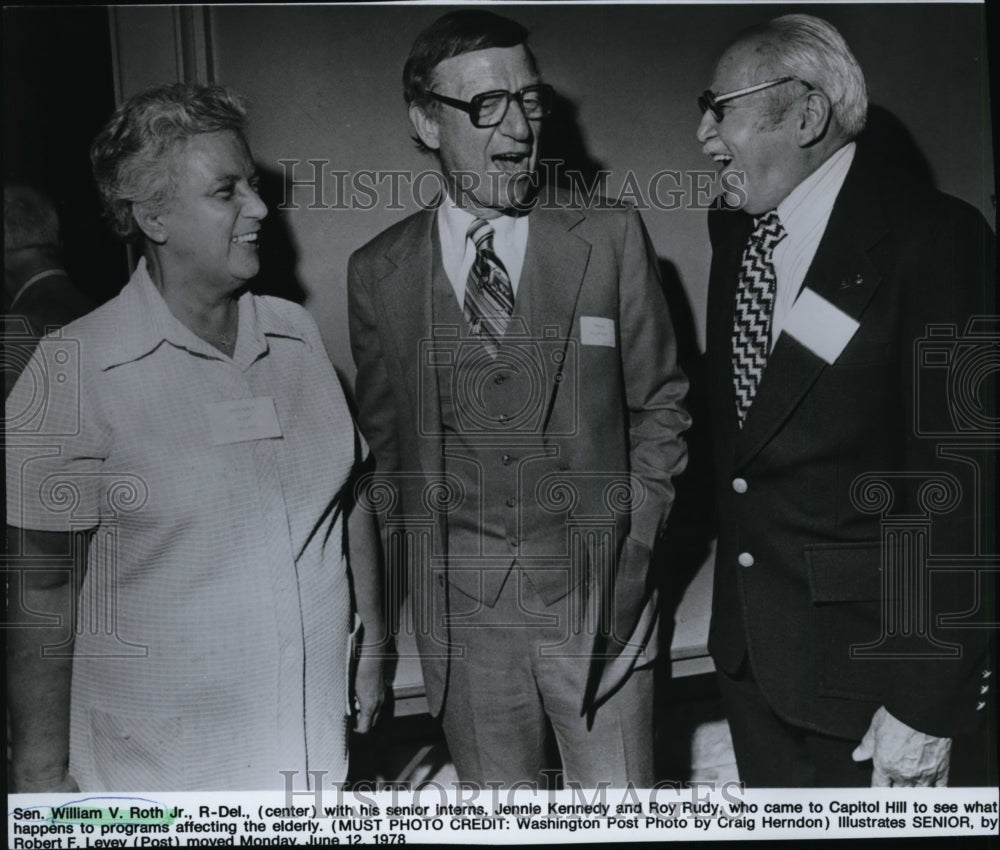 1978 Press Photo Senator William Roth Jr. with his senior interns, Capitol hill - Historic Images