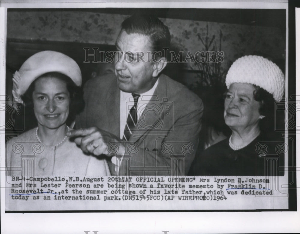 1964 Franklin D. Roosevelt, Jr hosts Mrs. Johnson and Mrs. Pearson-Historic Images