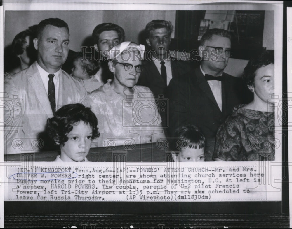 1960 Press Photo Mr. and Mrs. Powers attend church before trip to Russia - Historic Images