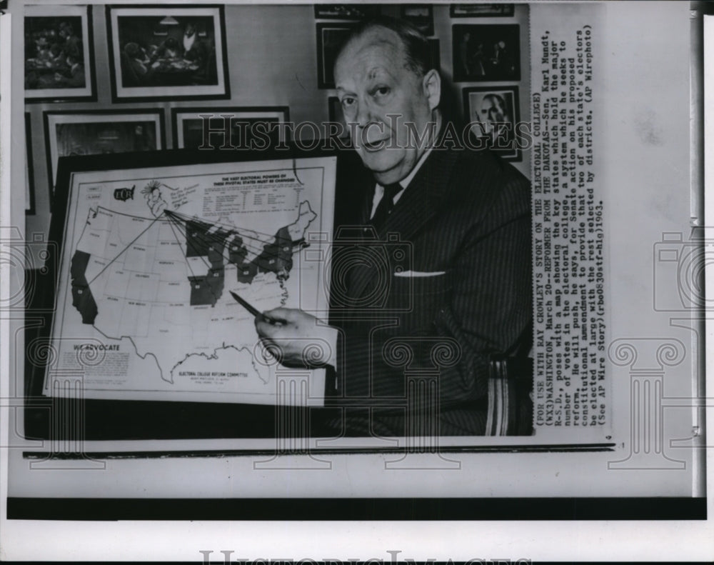 1963 Press Photo Senator Karl Mundt R-SD, posing with a map - Historic Images