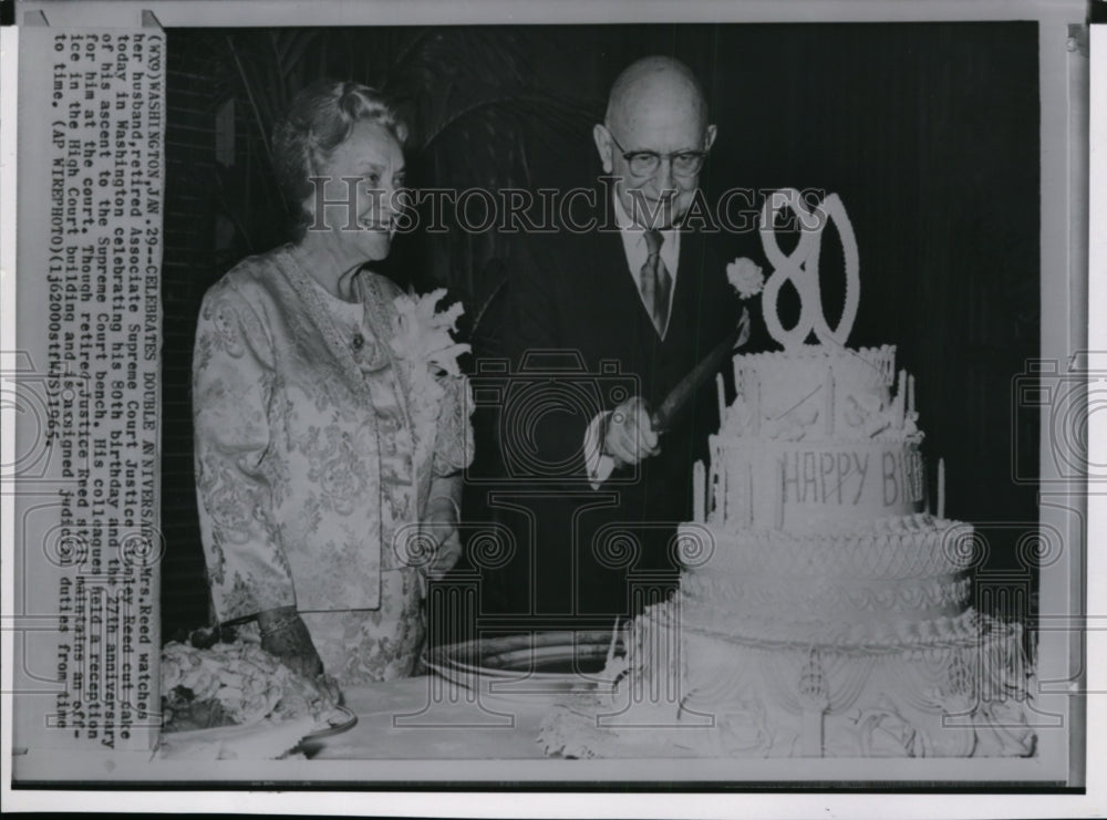 1965 Press Photo Mrs. Reed watches her husband Stanley Reed cut his cake - Historic Images