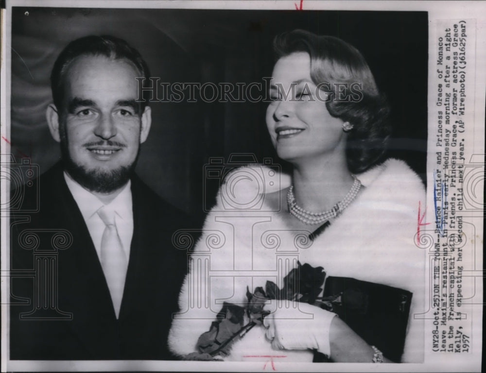 1957 Press Photo Prince Rainier and wife Princess Grace Kelly of Monaco - Historic Images