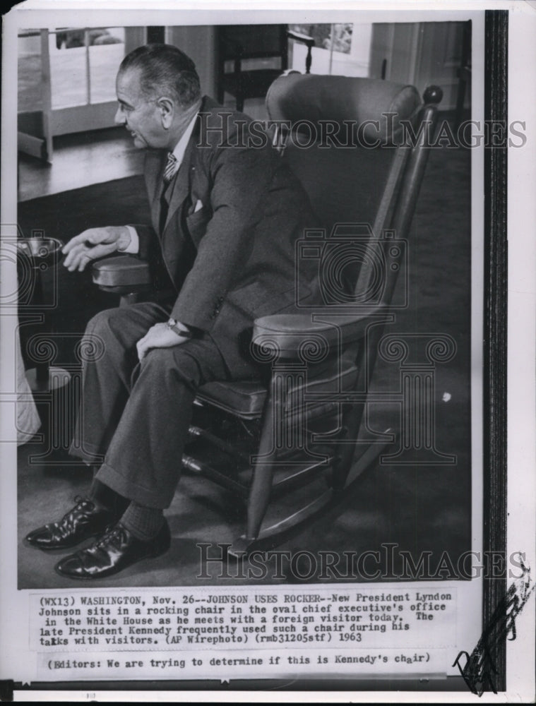 1963 Press Photo President Lyndon Johnson sits in a rocking chair in his office-Historic Images