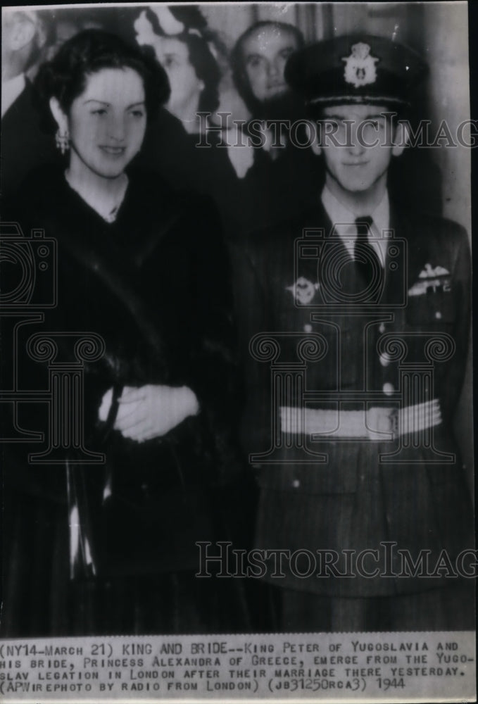 1944 Press Photo Yugoslavia King Peter &amp; bride Princess Alexandra in London - Historic Images