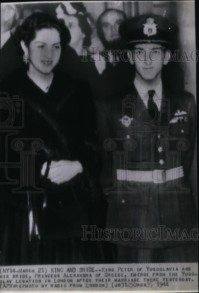 1944 Press Photo Yugoslavia King Peter & bride Princess Alexandra in London - Historic Images