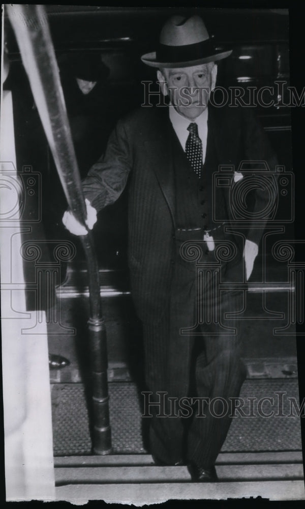 1940 Press Photo Sen. Carter Glass sits at funeral for Sen. William Borah. - Historic Images