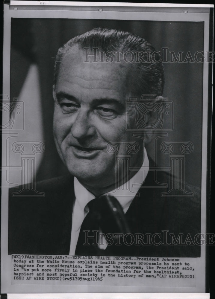 1965 Press Photo President Lyndon Johnson explains health program at White House - Historic Images