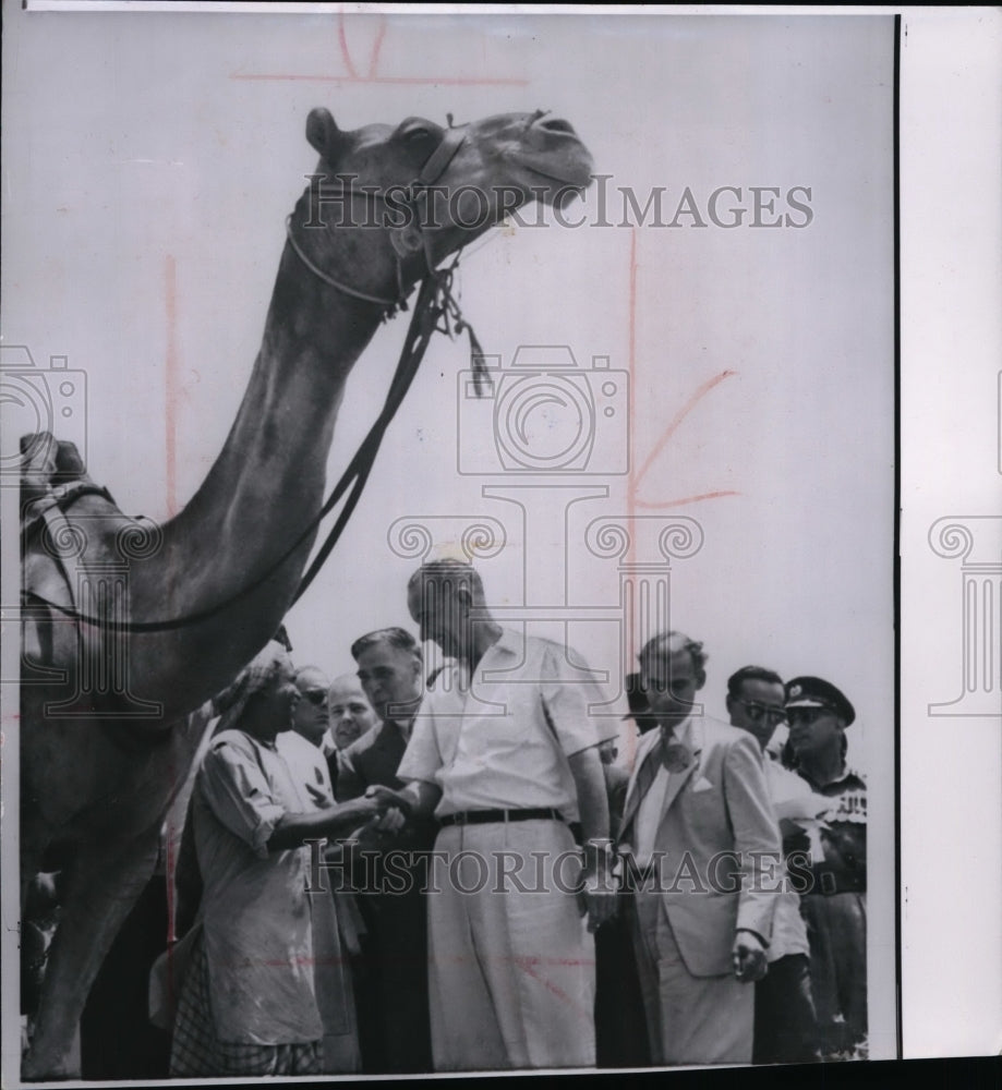 1963 Press Photo Former camel driver, Bashir Ahmad &amp; President Lyndon Johnson - Historic Images