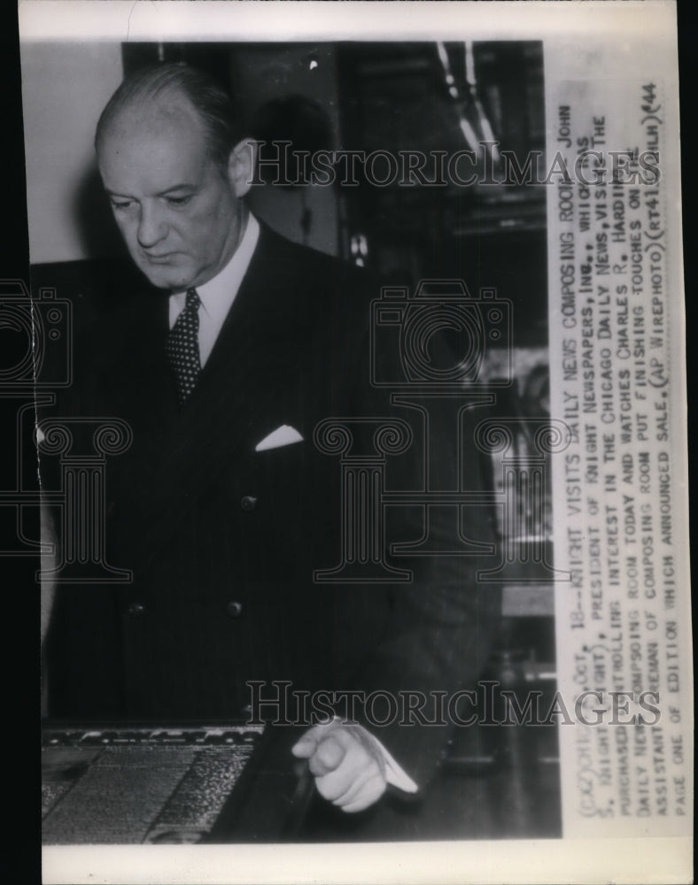 1944 Press Photo John S. Knight, President of Knight Newspapers, Inc.in newsroom-Historic Images