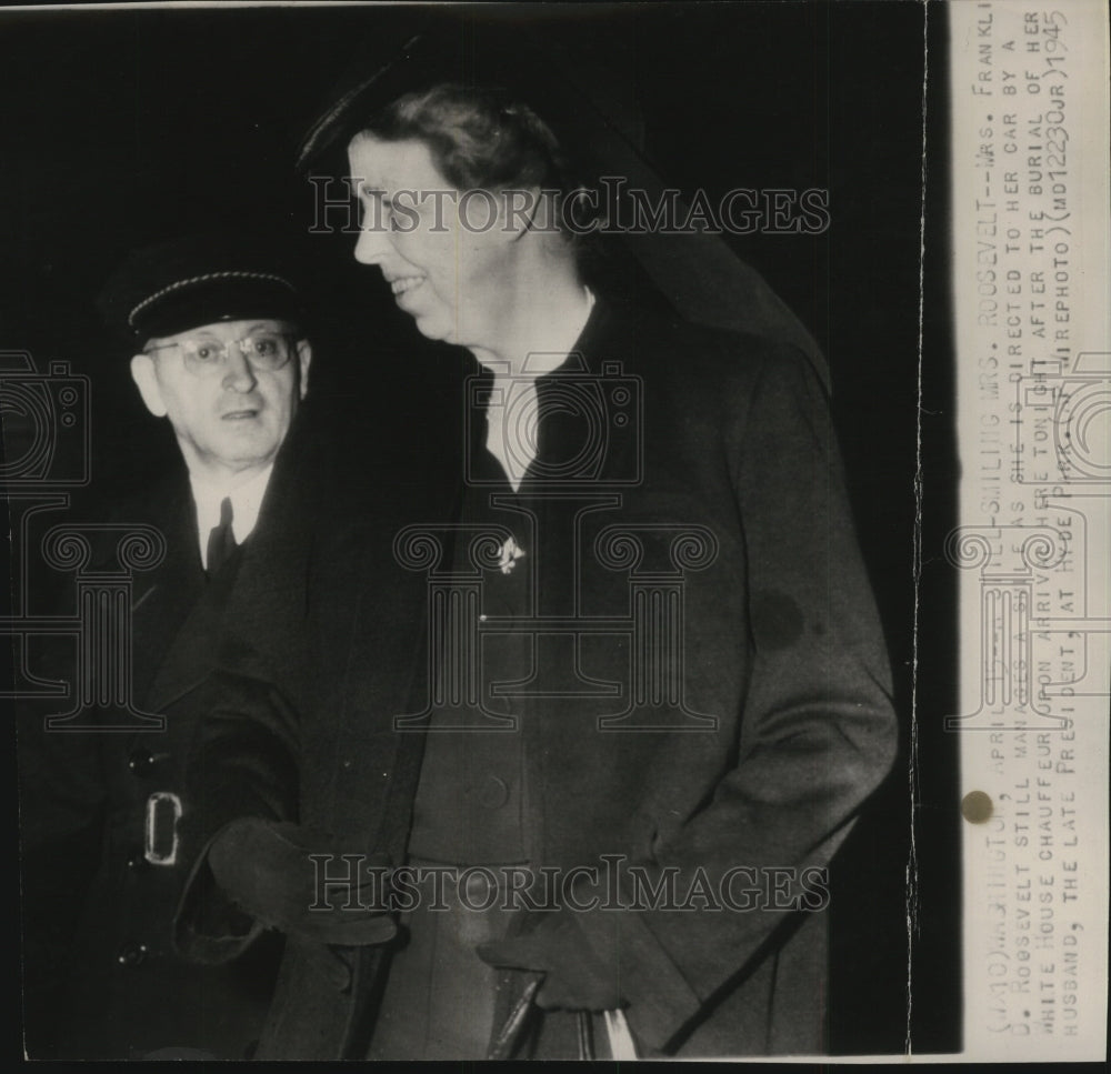 1945 Press Photo Mrs. Franklin D. Roosevelt directed to her car by a chauffeur - Historic Images