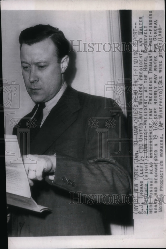 1946 Press Photo Walter Reuther at the Hotel Roosevelt in New York - Historic Images