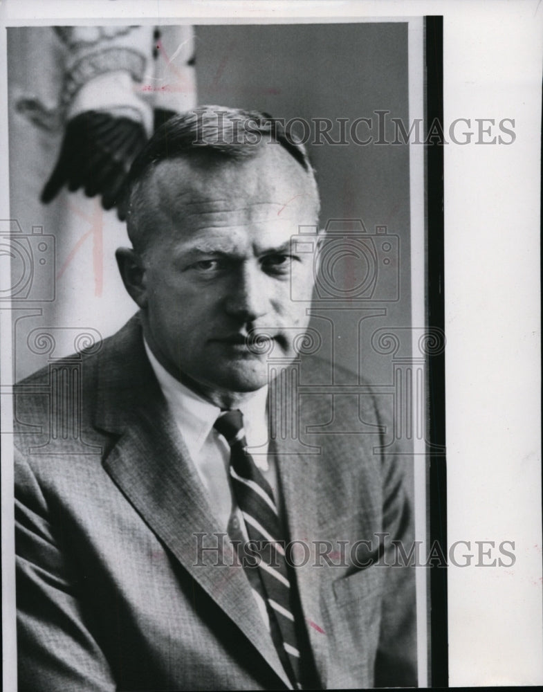 1965 Press Photo Stanley Resor, undersecretary of the Army - Historic Images