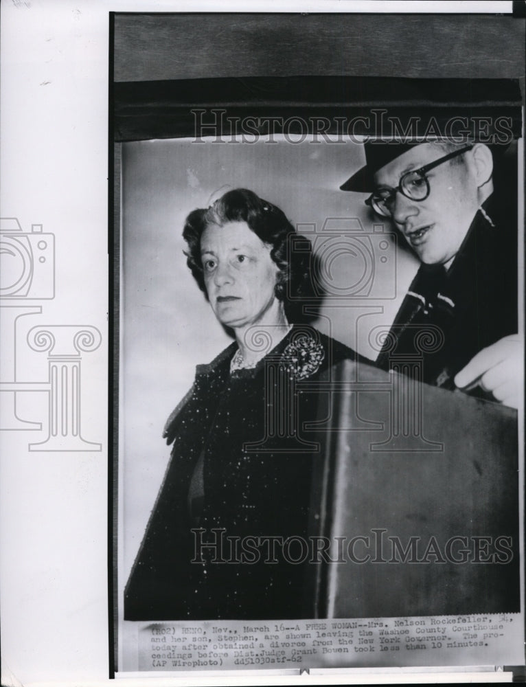 1962 Press Photo Mrs. Nelson Rockefeller, and her son Stephen leaving Court.-Historic Images