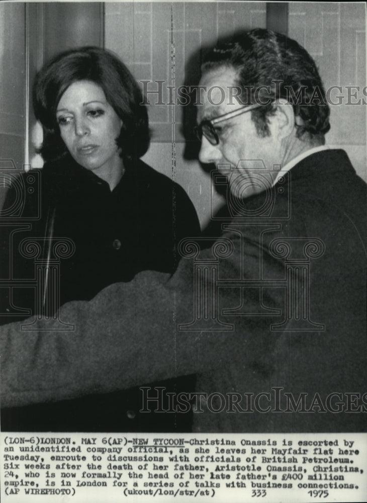 1975 Christina Onassis, daughter of Aristotle Onassis, leaves hotel - Historic Images