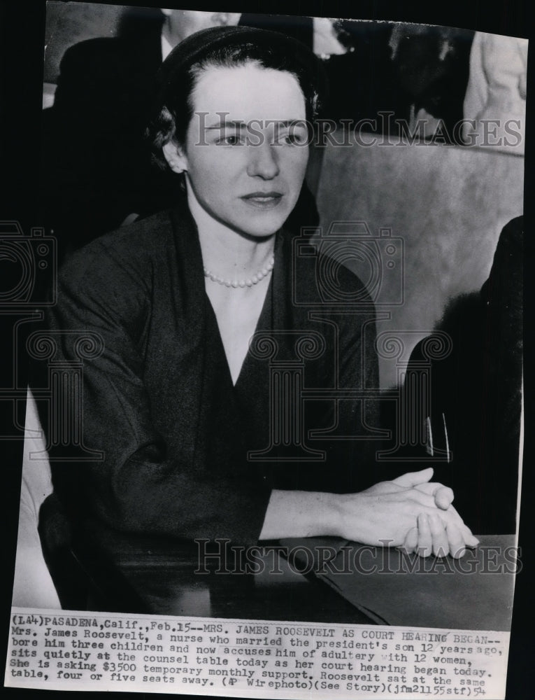 1954 Press Photo Mrs. James Roosevelt sits quietly at the counsel table - Historic Images