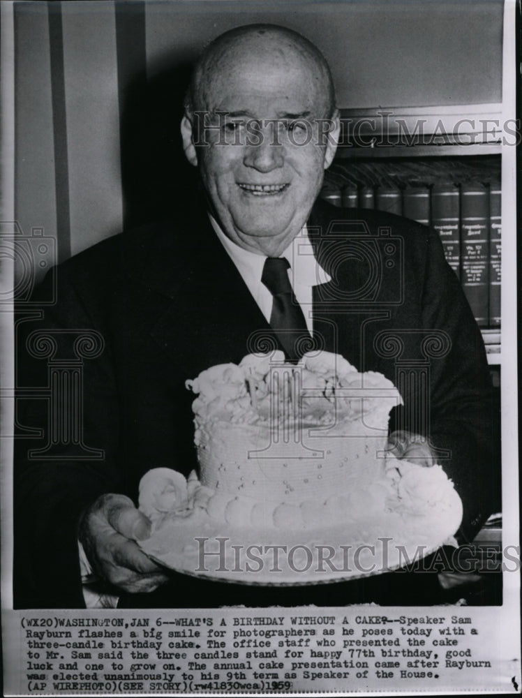 1959 Press Photo Speaker Sam Rayburn holding his 77th birthday cake - Historic Images