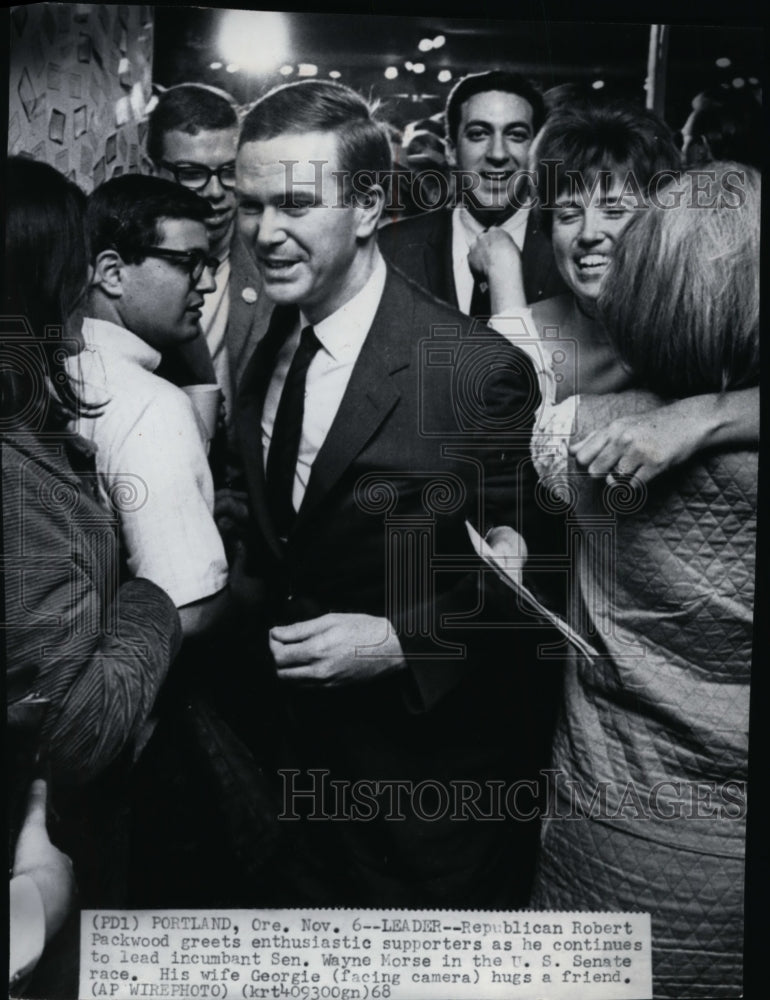 1968 Press Photo Republican Robert Packwood greets his Senate race supporters - Historic Images