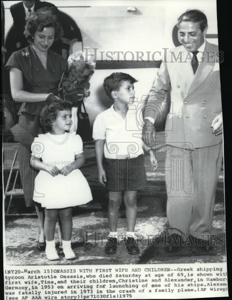 1975 Press Photo Aristotle Onassis with first wife, Tina, &amp; their children-1953 - Historic Images