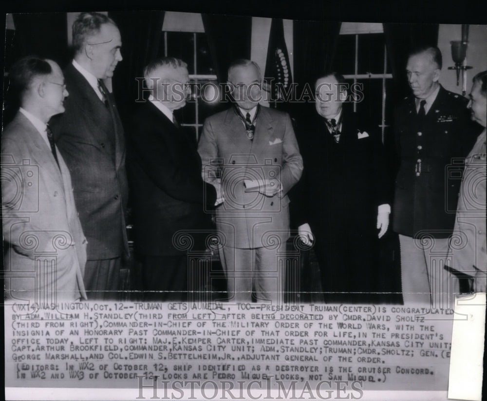 1945 Press Photo President Truman decorated with Commander in Chief Medal-Historic Images