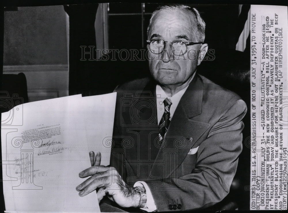 1951 Press Photo President Truman after reluctantly signed Economic Control bill - Historic Images