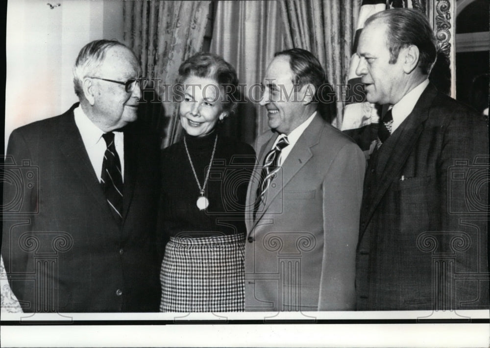 Press Photo Sen. and Mrs. William Saxbe talk with Vice President Gerald Ford. - Historic Images