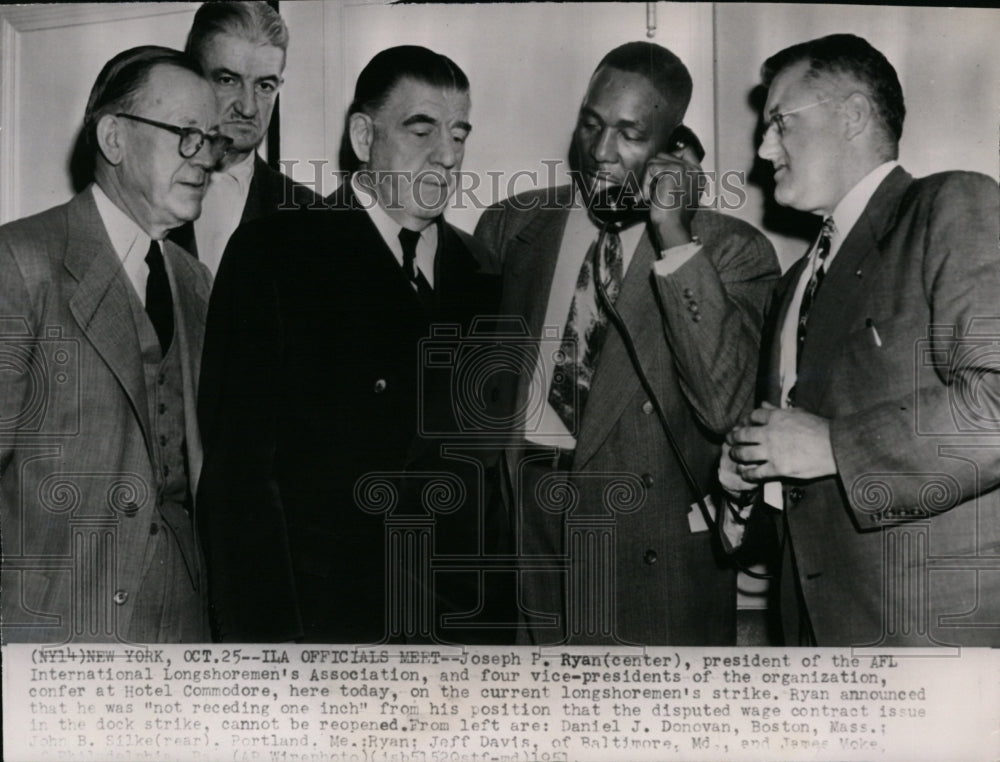 1951 President and committee confer on AFL Longshoremen&#39;s Strike. - Historic Images