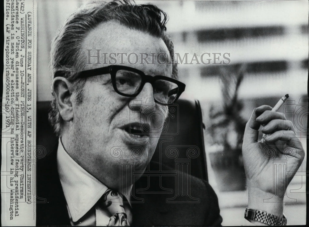 1971 Press Photo Democratic Party Chairman Lawrence F. O&#39;Brien speaks in office - Historic Images